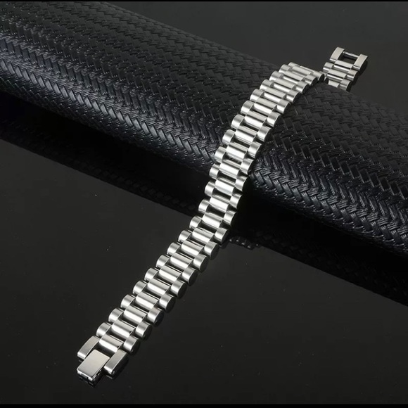 18K Link Bracelet - Picture 5 of 7